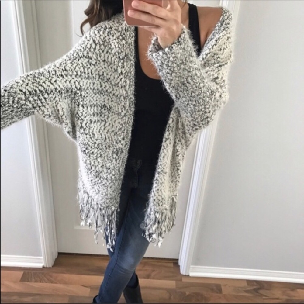 Black/white Fuzzy Fringe Cardigan 💕